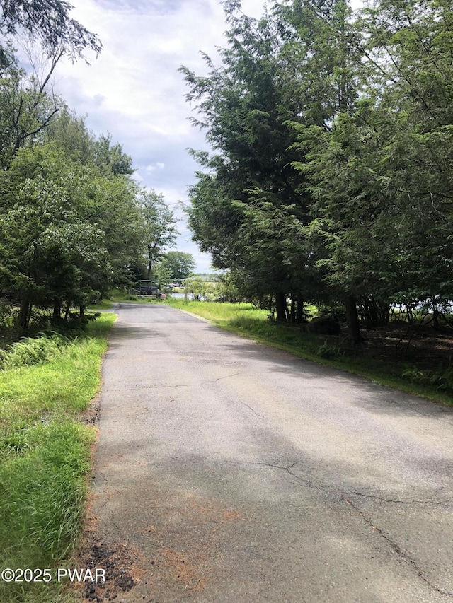7 Hemlock Ln, Gouldsboro, PA 18424