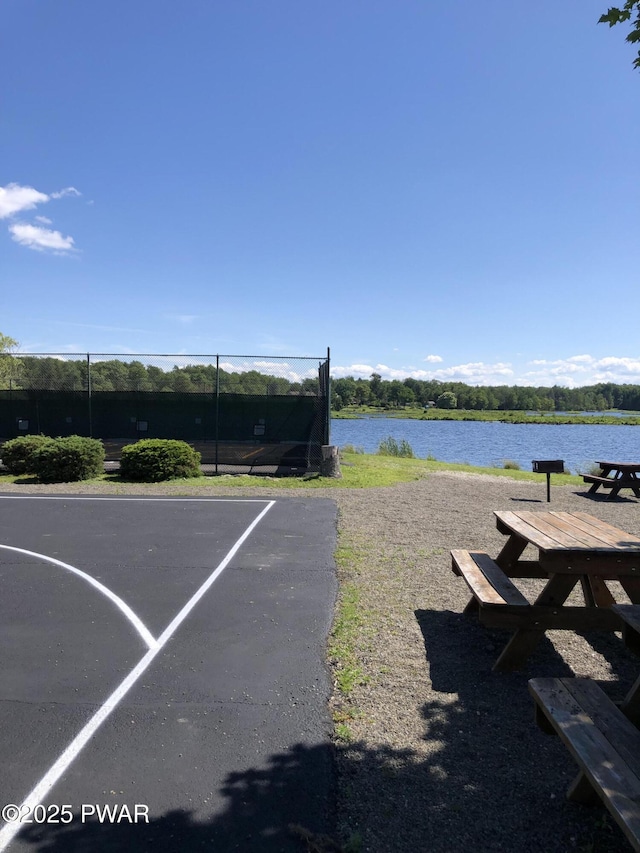 7 Hemlock Ln, Gouldsboro, PA 18424