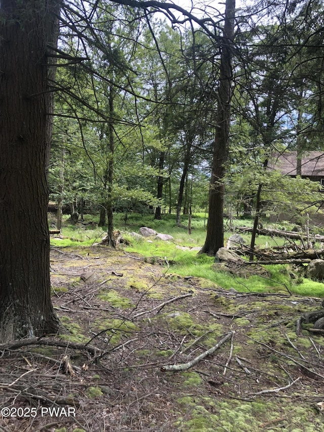 7 Hemlock Ln, Gouldsboro, PA 18424
