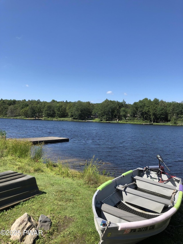 7 Hemlock Ln, Gouldsboro, PA 18424