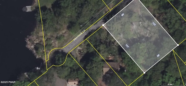 7 Hemlock Ln, Gouldsboro, PA 18424
