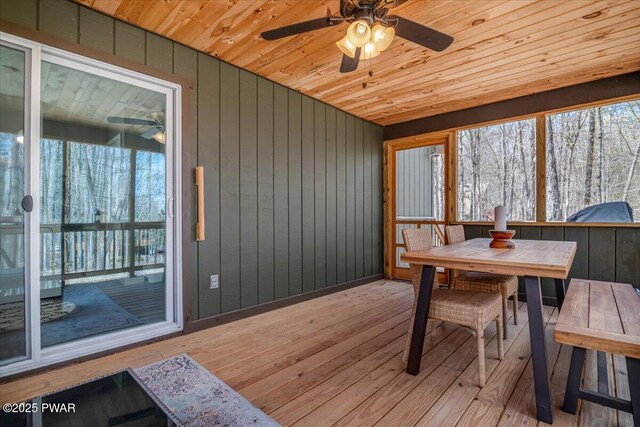 sunroom / solarium featuring outdoor dining space and ceiling fan