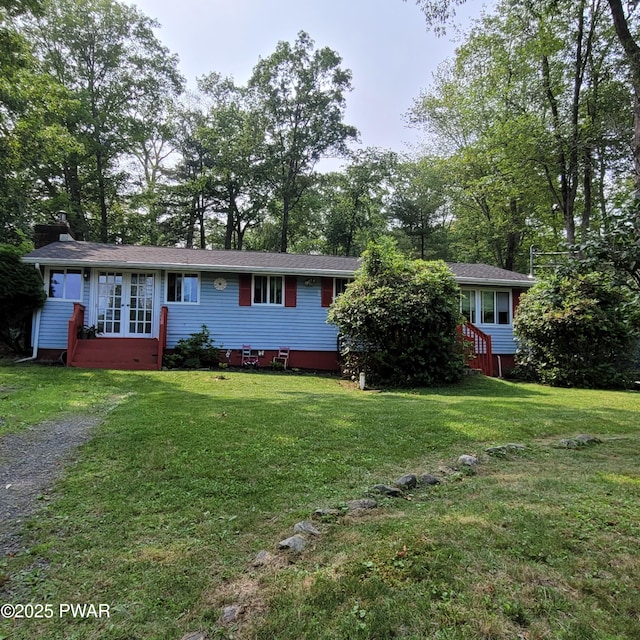 117 W Shore Dr, Dingmans Ferry, PA 18328 - single story home featuring a front lawn, crawl space, and view of wooded area