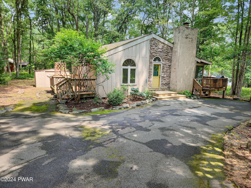 view of front facade featuring a deck