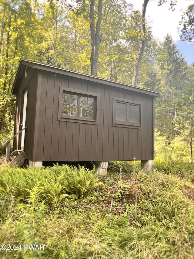 view of outbuilding