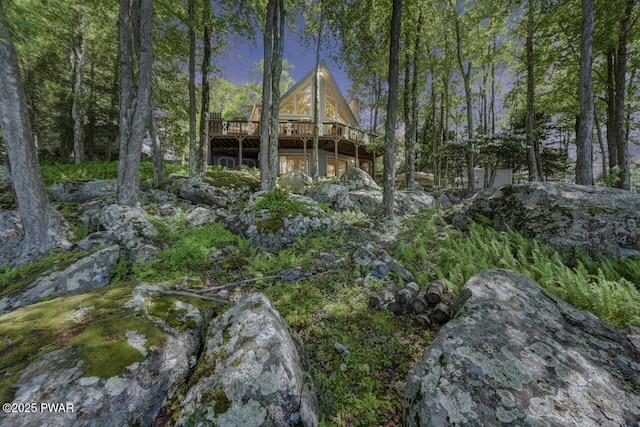 37 Rockpoint Ct, Lake Ariel, PA 18436 - back of property featuring a wooden deck