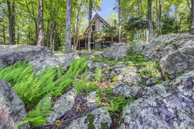 37 Rockpoint Ct, Lake Ariel, PA 18436 - view of yard with a deck