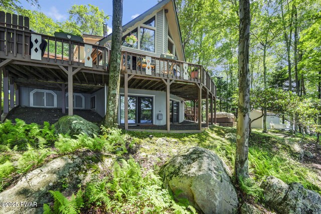 37 Rockpoint Ct, Lake Ariel, PA 18436 - rear view of property with a deck