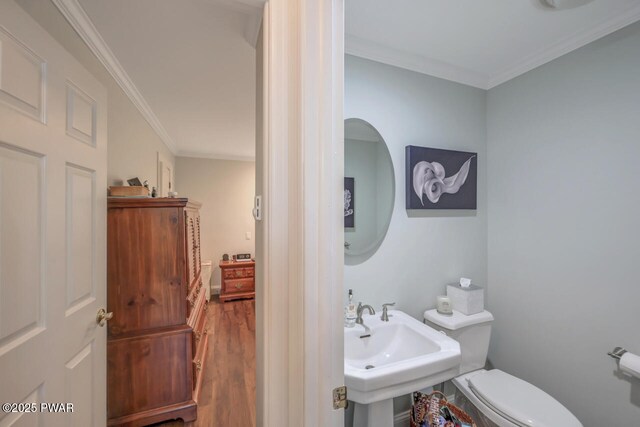37 Rockpoint Ct, Lake Ariel, PA 18436 - bathroom with wood finished floors and crown molding
