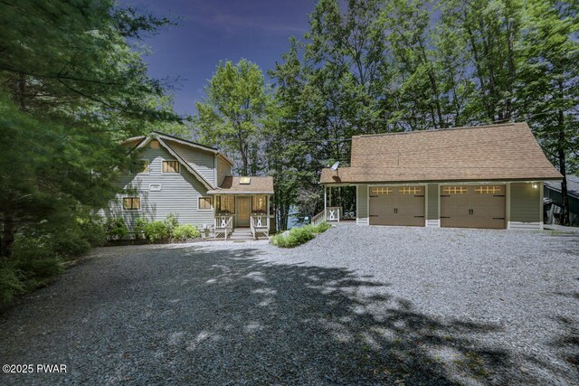37 Rockpoint Ct, Lake Ariel, PA 18436 - view of front facade featuring driveway, an outdoor structure, a porch, and a garage
