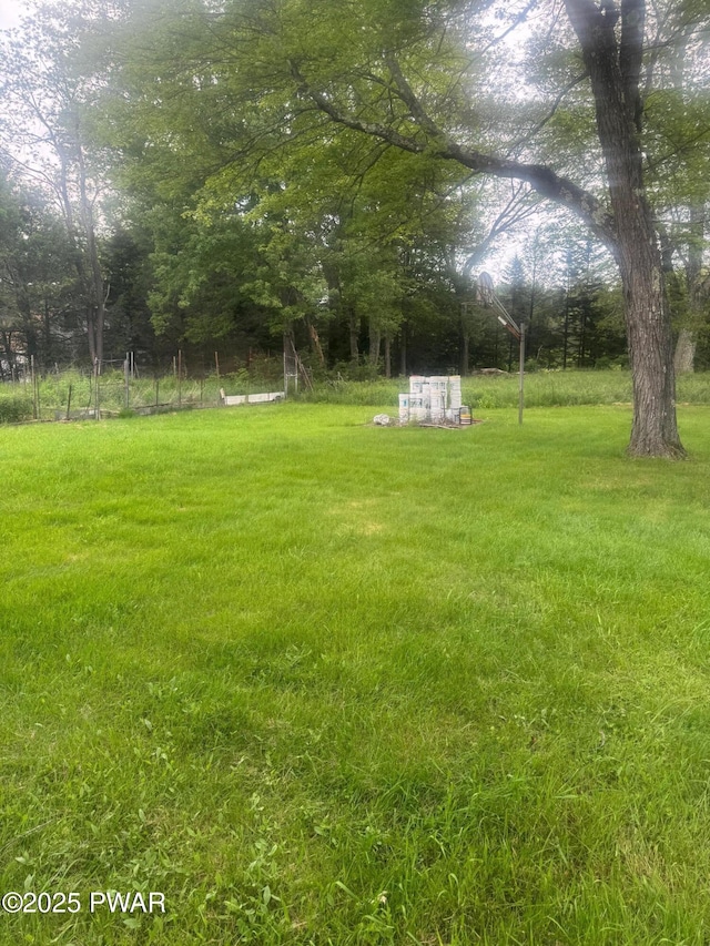 112 Ewe Ln, Tobyhanna, PA 18466 - view of grassy yard