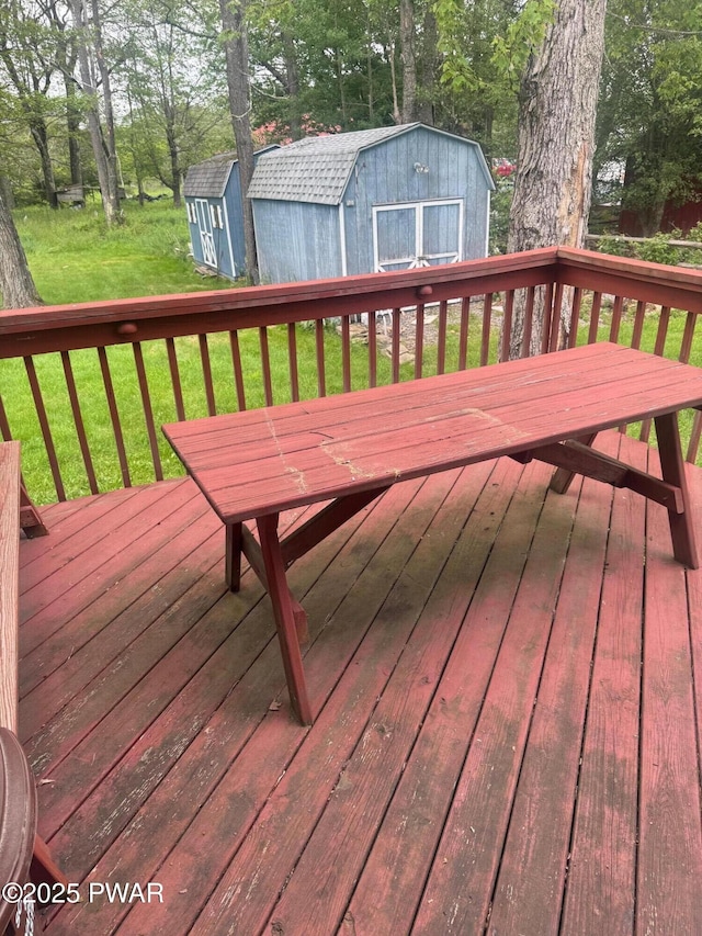 112 Ewe Ln, Tobyhanna, PA 18466 - deck with a storage shed and a lawn