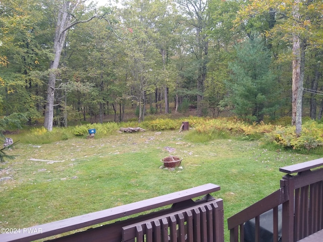 view of yard featuring an outdoor fire pit