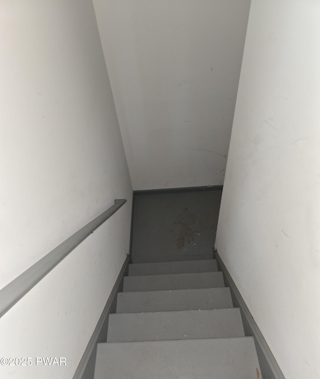 1712 Big Ridge Dr, East Stroudsburg, PA 18302 - view of stairway