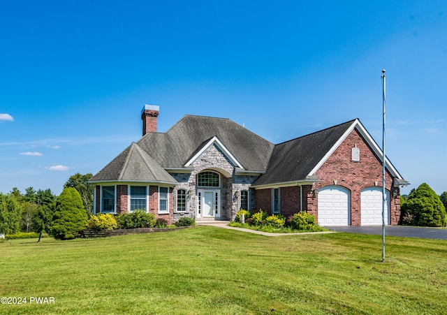 view of front of home featuring a front lawn and a garage