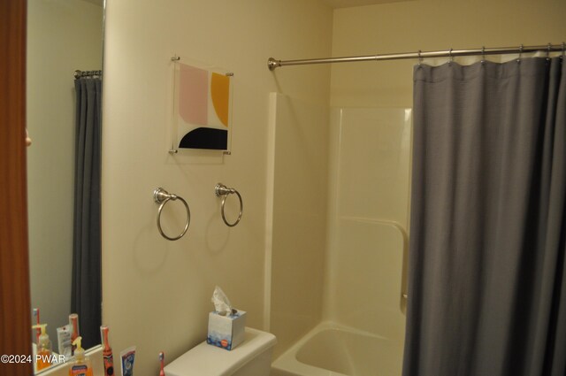 bathroom with toilet and shower / tub combo