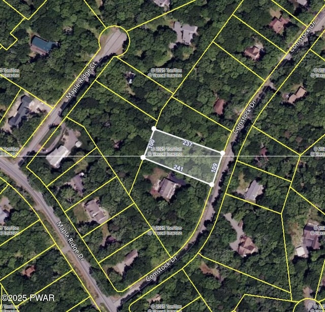 212 Comstock Dr, Lords Valley, PA 18428
