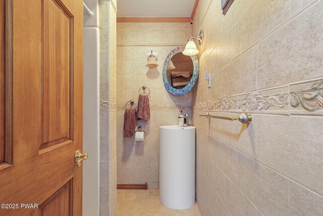 18 Tammany Flts, Damascus, PA 18415 - bathroom with tile walls and tile patterned flooring
