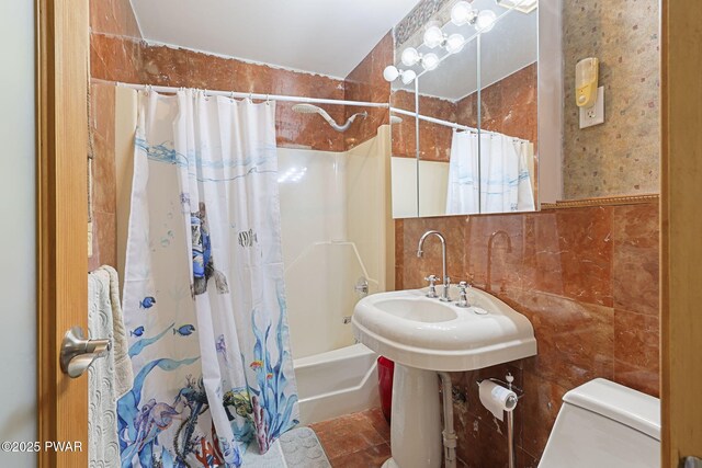 18 Tammany Flts, Damascus, PA 18415 - bathroom with shower / bath combo with shower curtain and tile walls