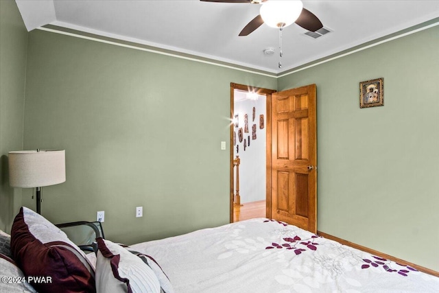 bedroom with ceiling fan