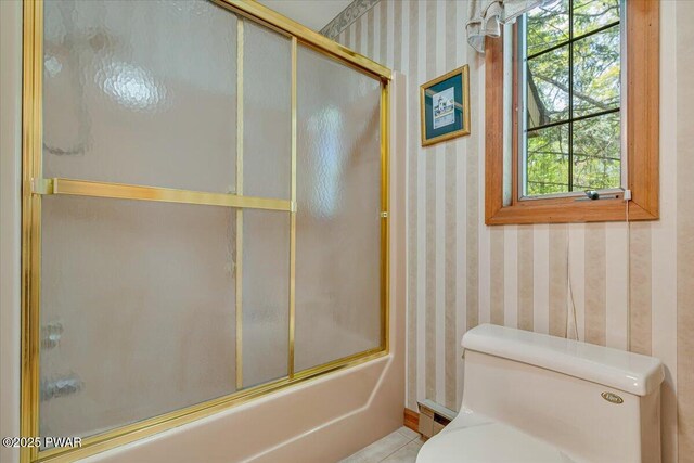 146 Cove Point Cir, Lakeville, PA 18438 - bathroom featuring wallpapered walls, toilet, and bath / shower combo with glass door
