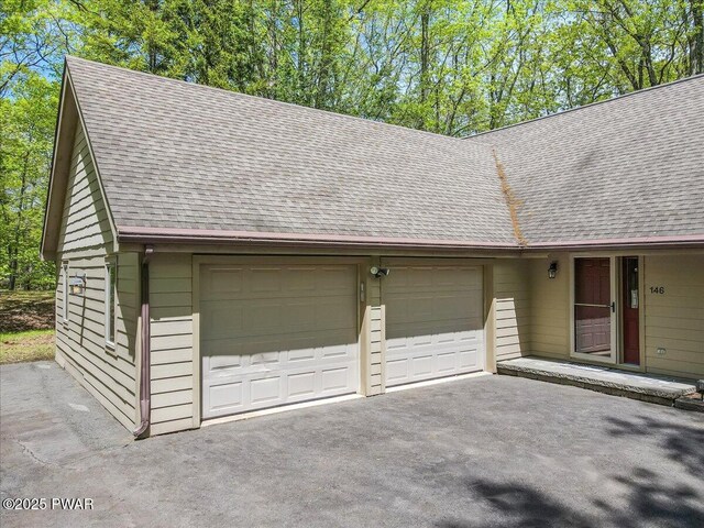 146 Cove Point Cir, Lakeville, PA 18438 - garage with driveway