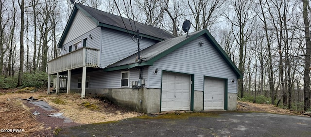 171 Flatbrook Way, Milford, PA 18337 - view of side of property with a garage