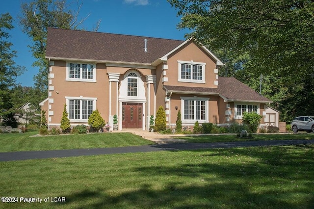 view of front of house with a front lawn