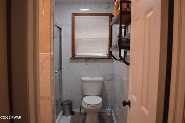 6372 Baltic Ave, Tobyhanna, PA 18466 - full bath with a shower stall, toilet, and tile walls