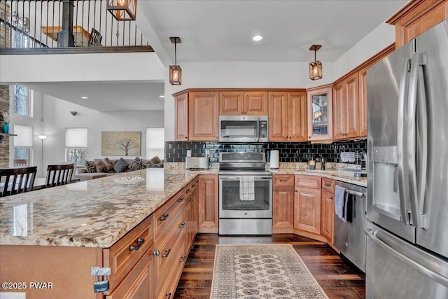 101 Maple Leaf Rd, Lackawaxen, PA 18435 - kitchen with tasteful backsplash, dark wood-style flooring, appliances with stainless steel finishes, and a peninsula