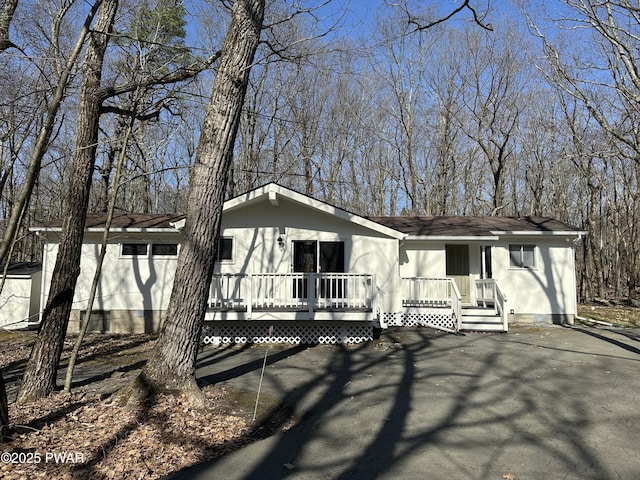 view of front of property featuring covered porch