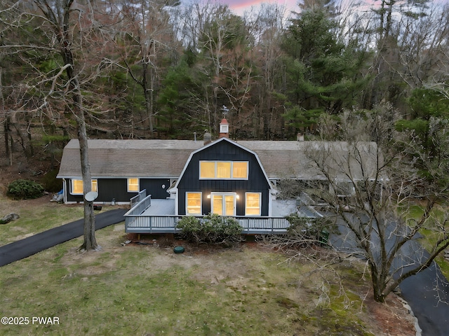 20 Chuck Foster Dr, Hawley, PA 18428 - colonial inspired home with a gambrel roof and a chimney
