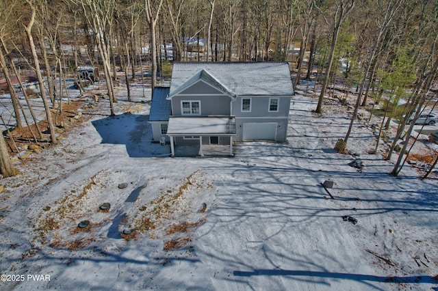 view of front facade featuring a garage