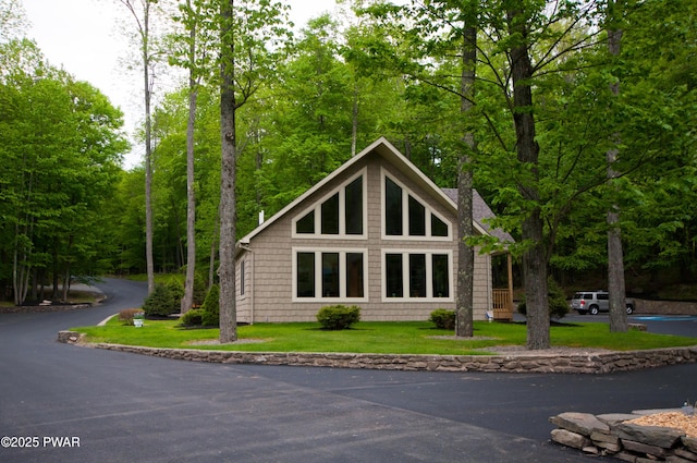 105 Beechwood Ln, Greentown, PA 18426 - view of front facade with a front lawn