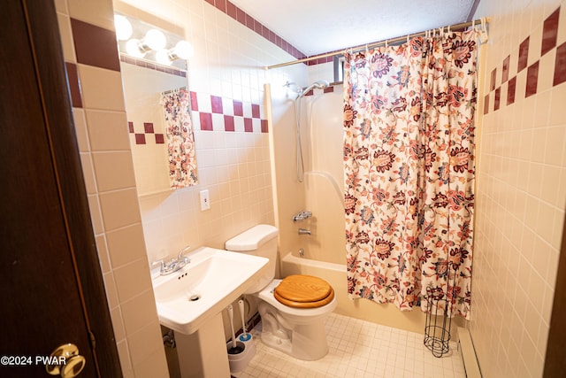 bathroom featuring backsplash, shower / bathtub combination with curtain, toilet, and tile walls