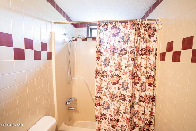 bathroom with shower / bath combo with shower curtain