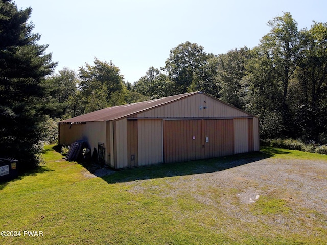 view of outdoor structure with a yard