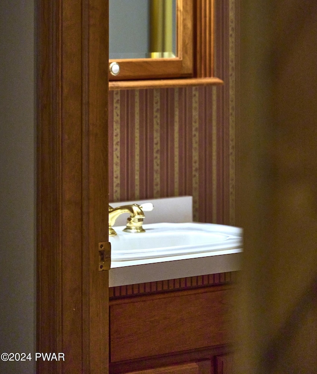 bathroom featuring sink