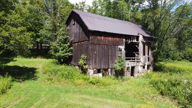 view of outdoor structure