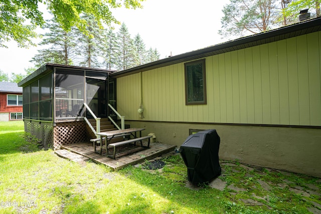 28 Woodcrest Ln, Lake Ariel, PA 18436 - rear view of property featuring a sunroom and a yard