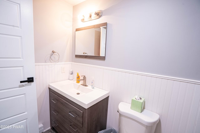 28 Woodcrest Ln, Lake Ariel, PA 18436 - half bath with wainscoting and vanity