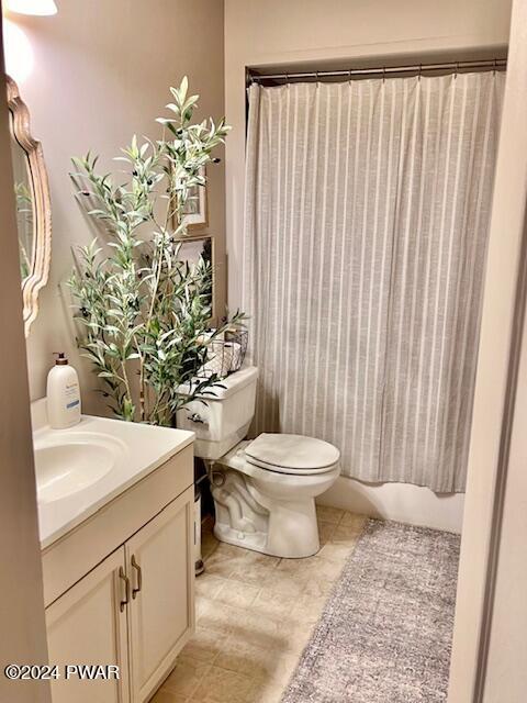 full bathroom with shower / tub combo, vanity, and toilet