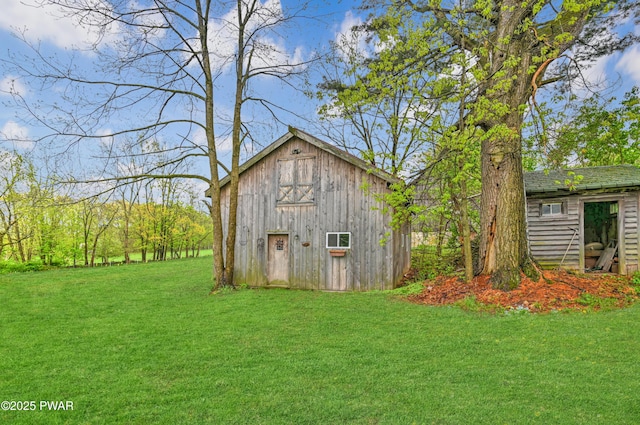view of barn featuring a lawn