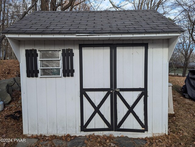 view of outbuilding