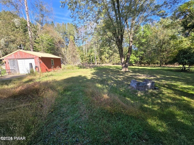 10 Kane Rd, Starlight, PA 18461 - view of grassy yard featuring a detached garage and an outdoor structure