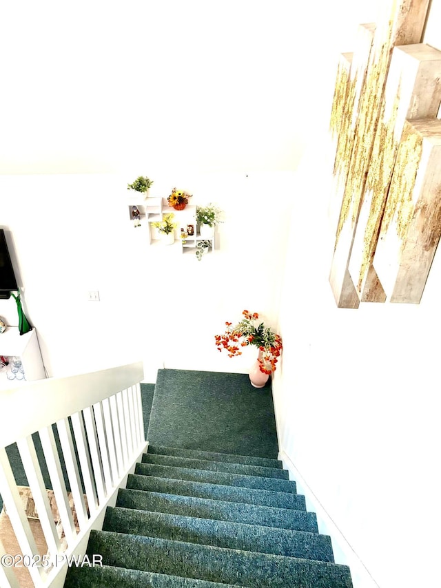 106 Keystone Ct, Dingmans Ferry, PA 18328 - view of stairway