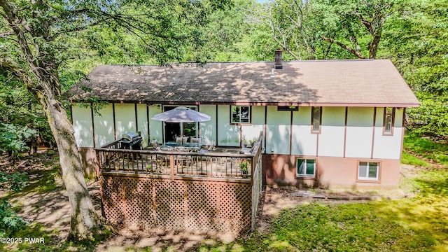 53 Windsor Rd, Hawley, PA 18428 - back of property with a deck