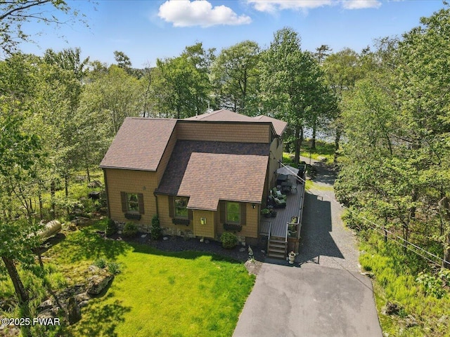 1057 K Ln, Gouldsboro, PA 18424 - view of front facade with roof with shingles and a front yard