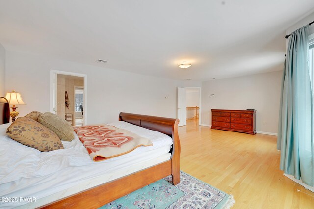 129 Lakewood Dr, Dingmans Ferry, PA 18328 - bedroom featuring light wood-style floors