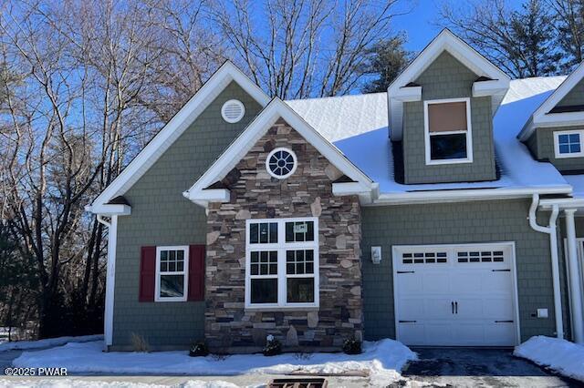 craftsman house featuring a garage